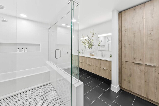 Building Photo - 346 Peters St SW