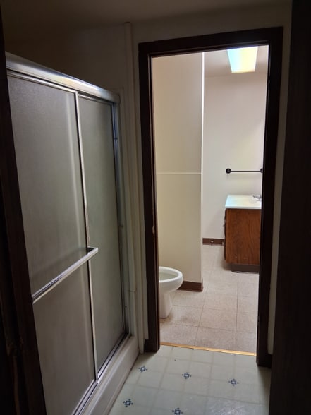 Building Photo - 615 Duss Ave