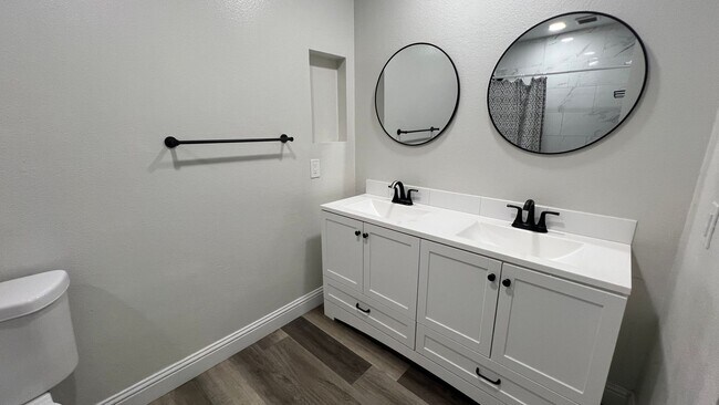 Building Photo - UPGRADED 4 bedroom 2 bathroom home