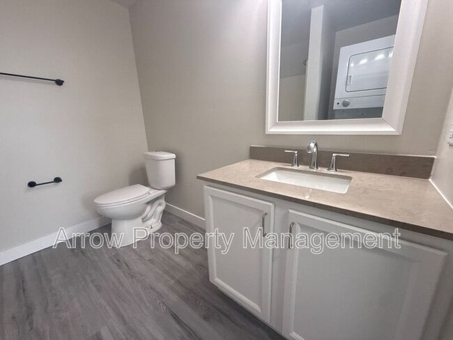 Building Photo - 731 E Crawford St