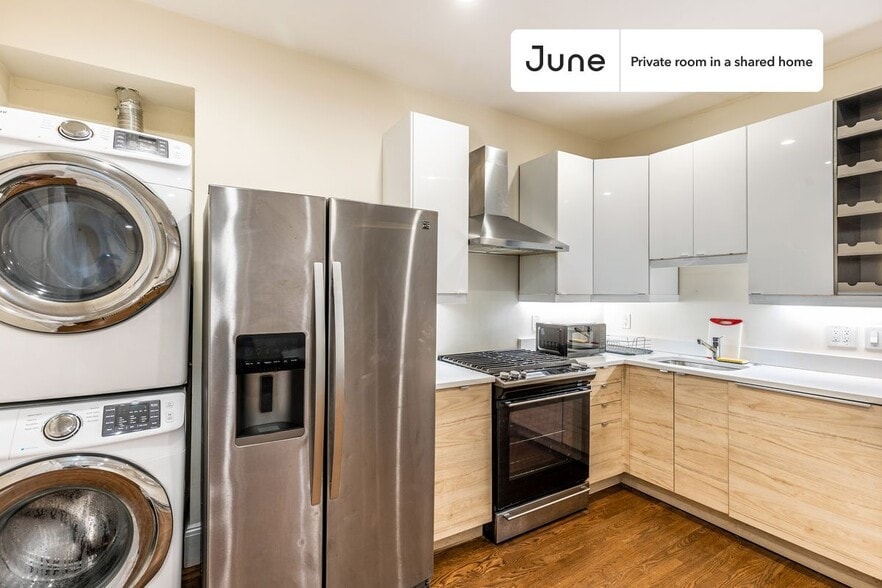 Building Photo - Room in Shared 3 bed/1 bath home