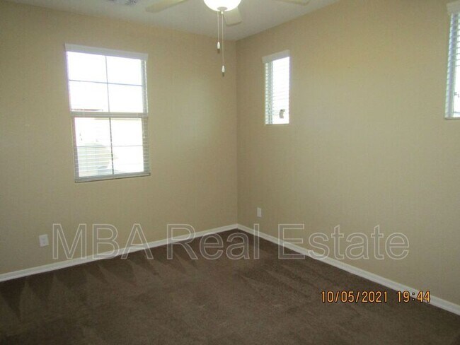 Building Photo - 863 S Annie Ln