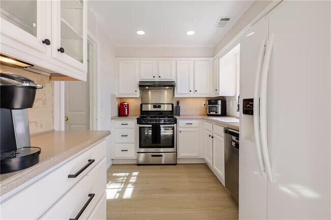 Building Photo - 2940 Lexington Trace Dr