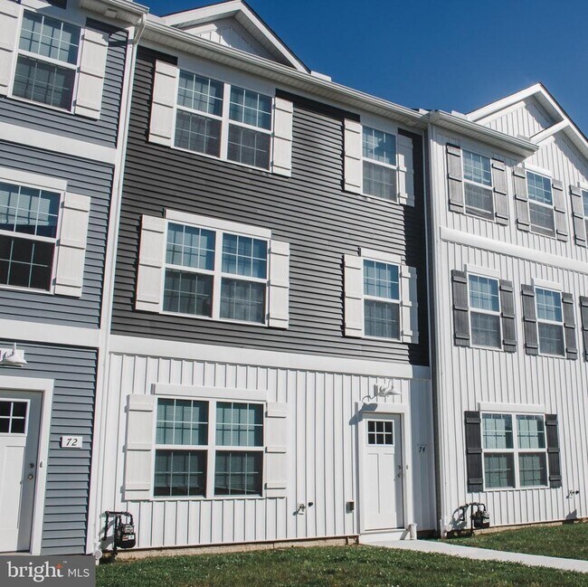 Building Photo - 74 Brookside Ave