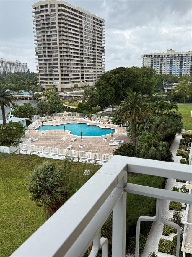 Building Photo - 11111 Biscayne Blvd