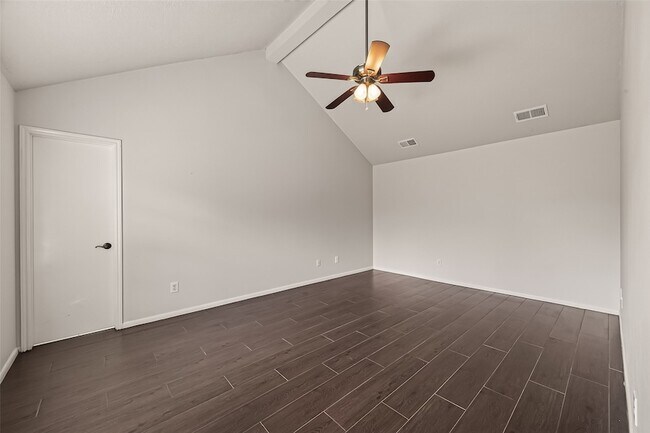 Building Photo - 22619 Old Church Ln