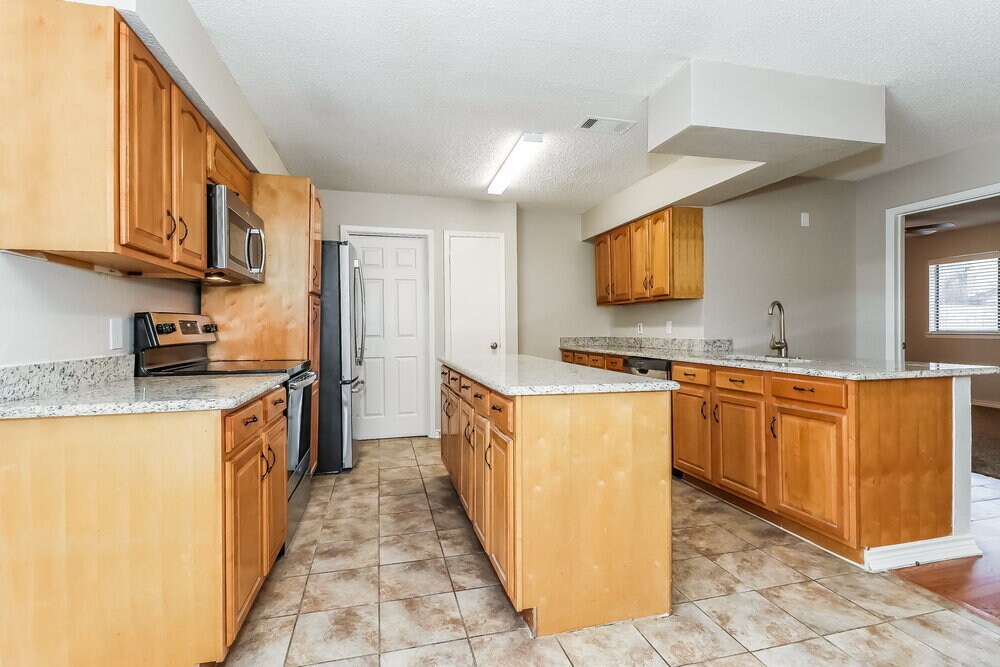 Building Photo - 3713 Longstraw Dr