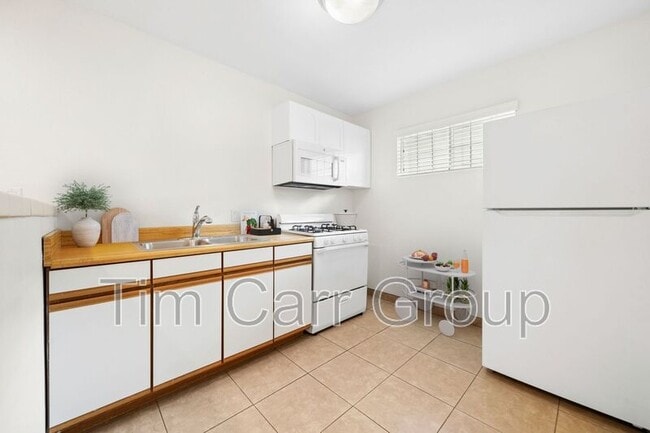 Building Photo - 221 Cabrillo St