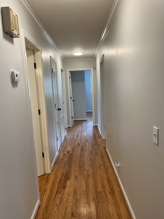 Building Photo - 810 Davis Dr