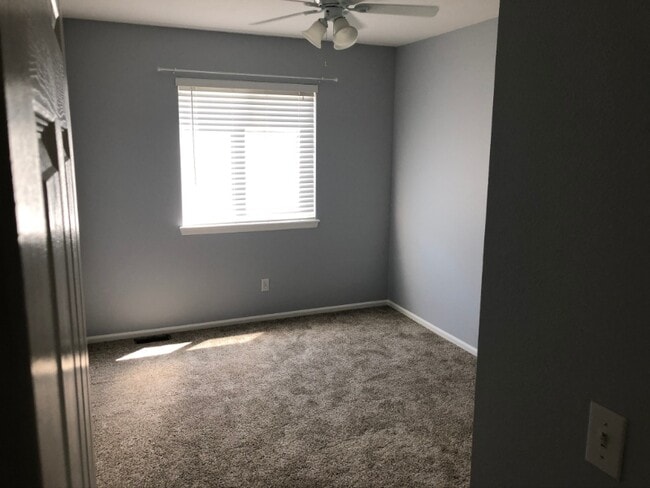 Building Photo - 9491 Cove Creek Dr