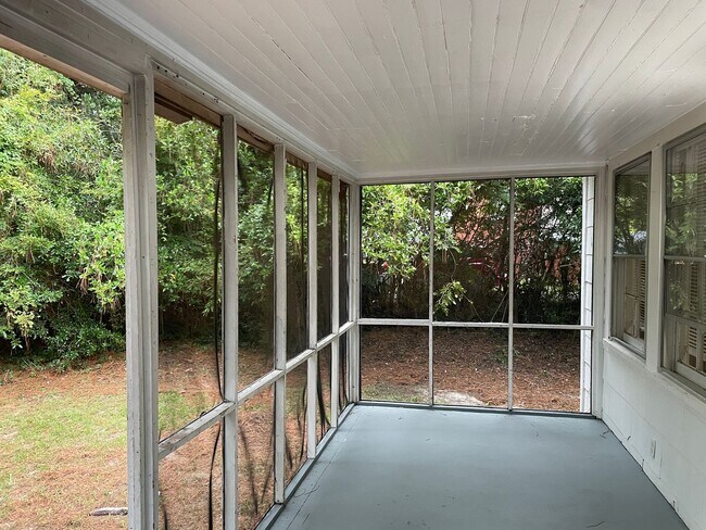 Building Photo - 907 Cherokee Ave