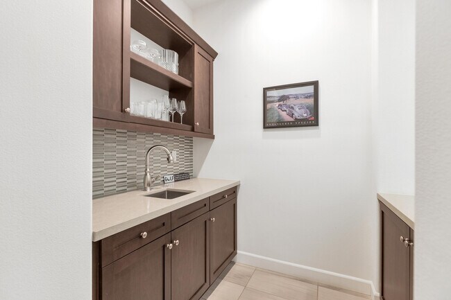 Building Photo - 81805 Four Seasons Pl