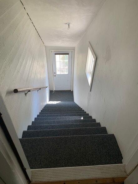 Private entry - 1201 Steele St