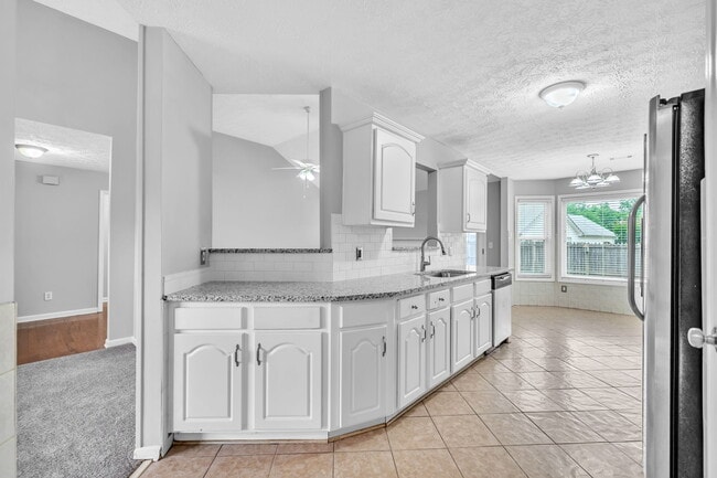 Building Photo - 825 Chatham Park Dr SW