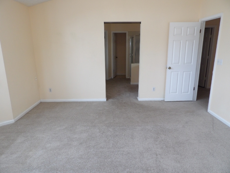 Building Photo - 3830 Gingham Way