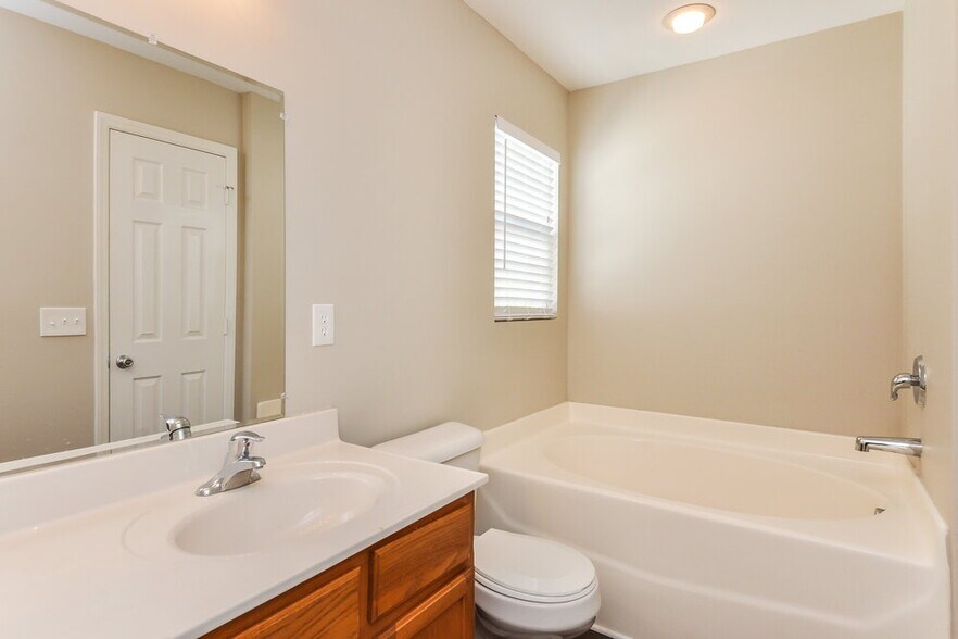 Building Photo - 3715 Horseshoe Farm St