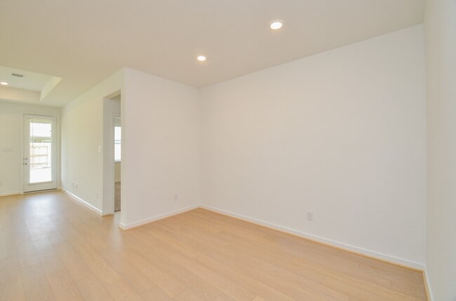 Building Photo - 9727 Rialto Hts Dr