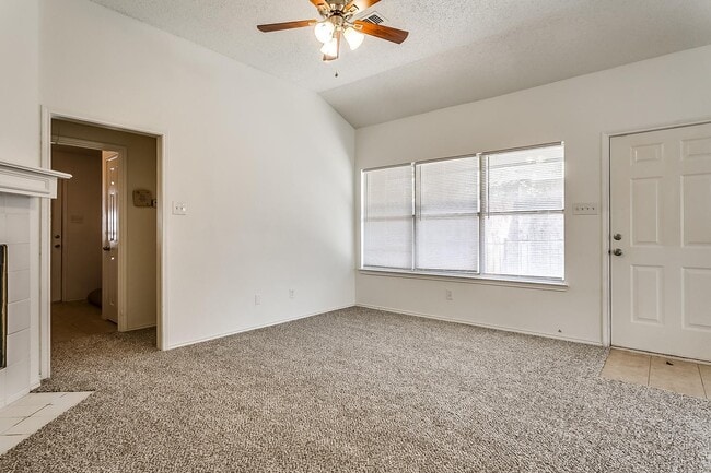 Building Photo - Cute 3 Bedroom 2 Bath 2 Car Garage One Sid...