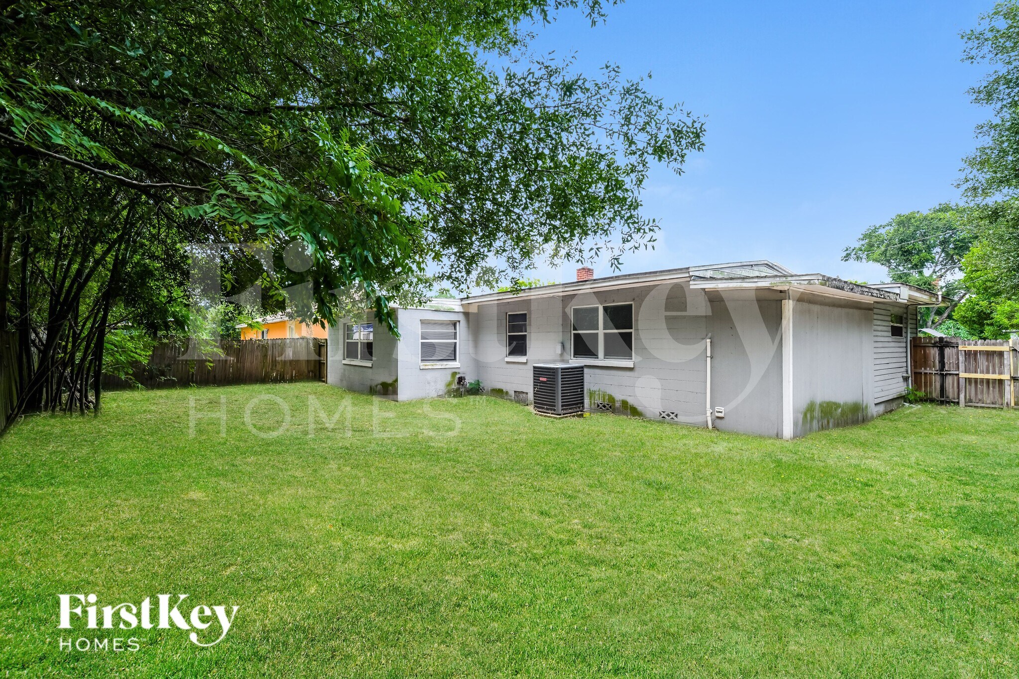 Building Photo - 611 Hewett Dr