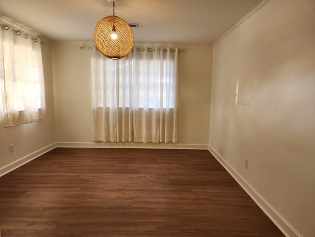 Building Photo - 117 Roberts Cir