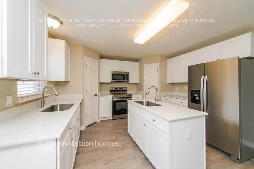 Building Photo - 2945 Ruxton Dr