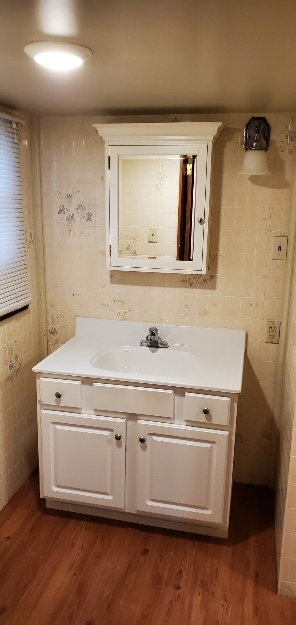 Bath - 410 Morton Ave