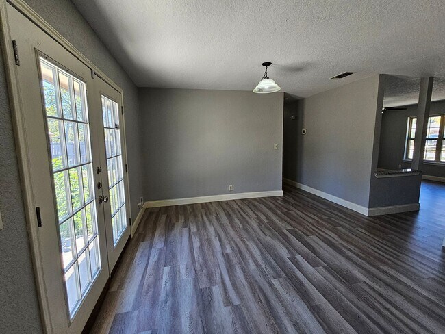 Building Photo - Single Family Home in San Antonio