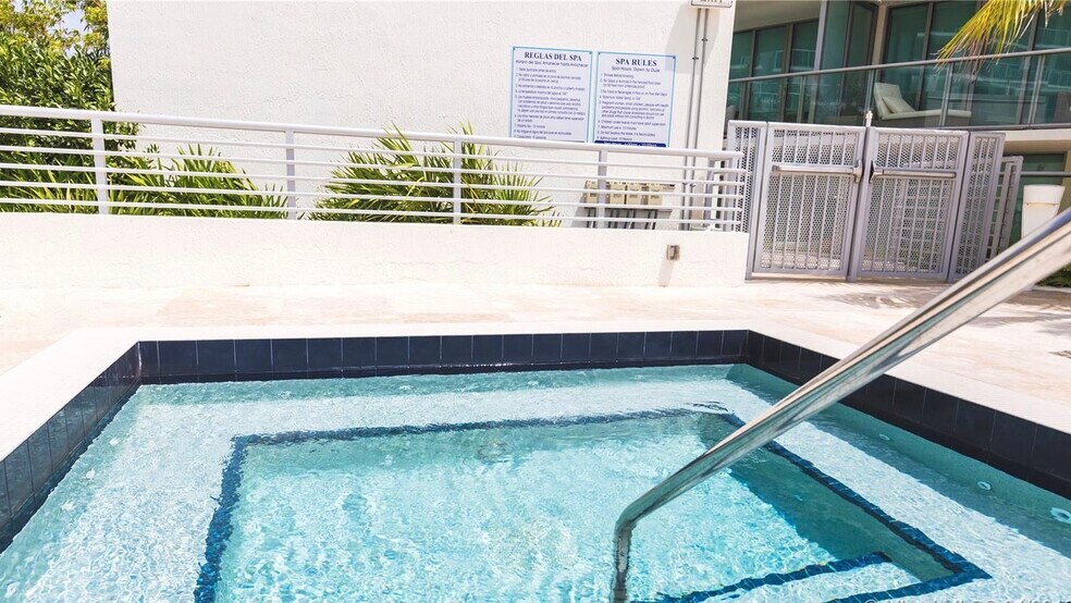 Jump in the hot tub - 6620 Indian Creek Dr