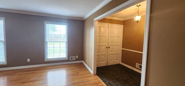 Building Photo - FRESH Paint!  Sprawling, Hurstbourne Ranch with Basement!  3 Bedrooms, 3 Full Baths, Hardwood Flo...