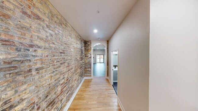 Building Photo - 1030 S Holmes St