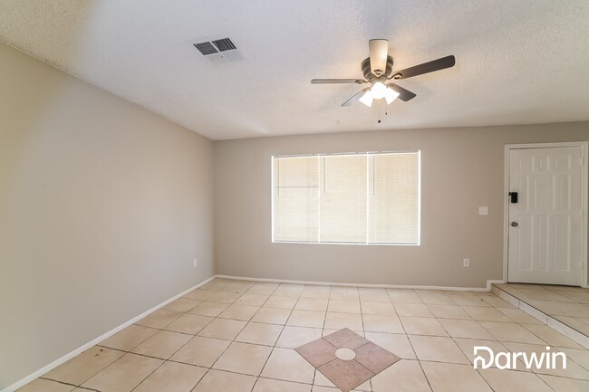 Building Photo - 7201 W Rose Ln