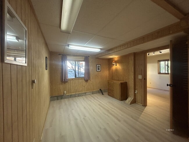 Building Photo - Solar 3 Bd/ 2 Ba. Single-Family Home Rental