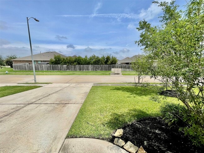 Building Photo - 23511 Villatora Dr