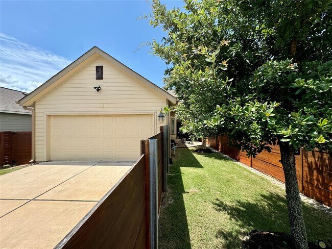 Building Photo - 5904 Baythorne Dr