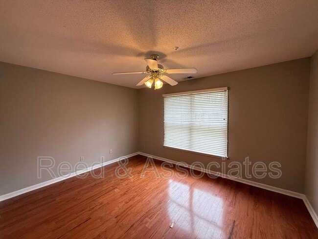 Building Photo - 1173 Clear Creek Rd