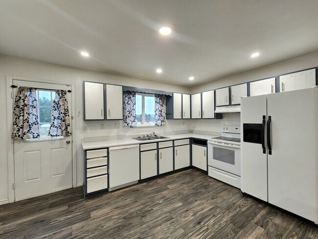 Building Photo - 832 S Waterleaf Pl