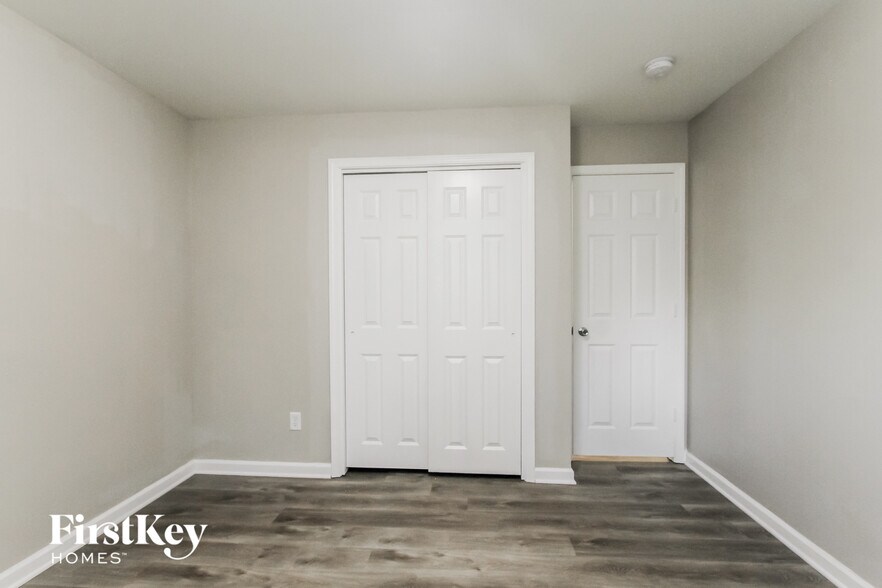Building Photo - 410 Grovewood Dr