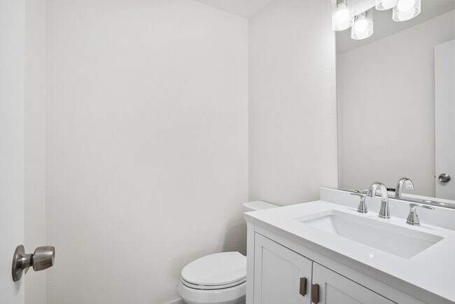 Building Photo - 1303-1312 12th Ave NW