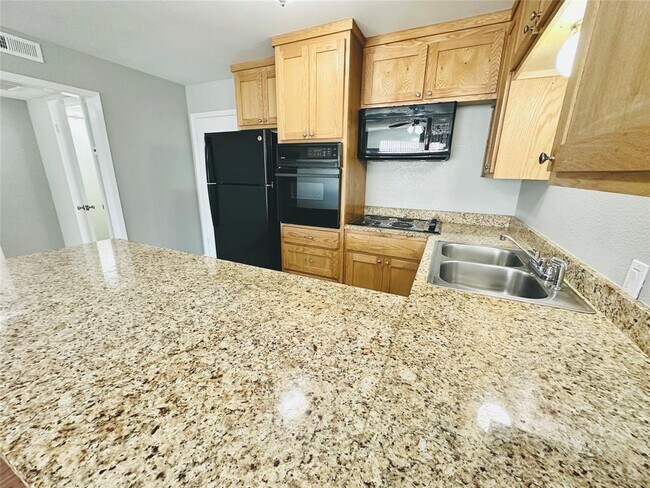 Building Photo - 601 W 11th St