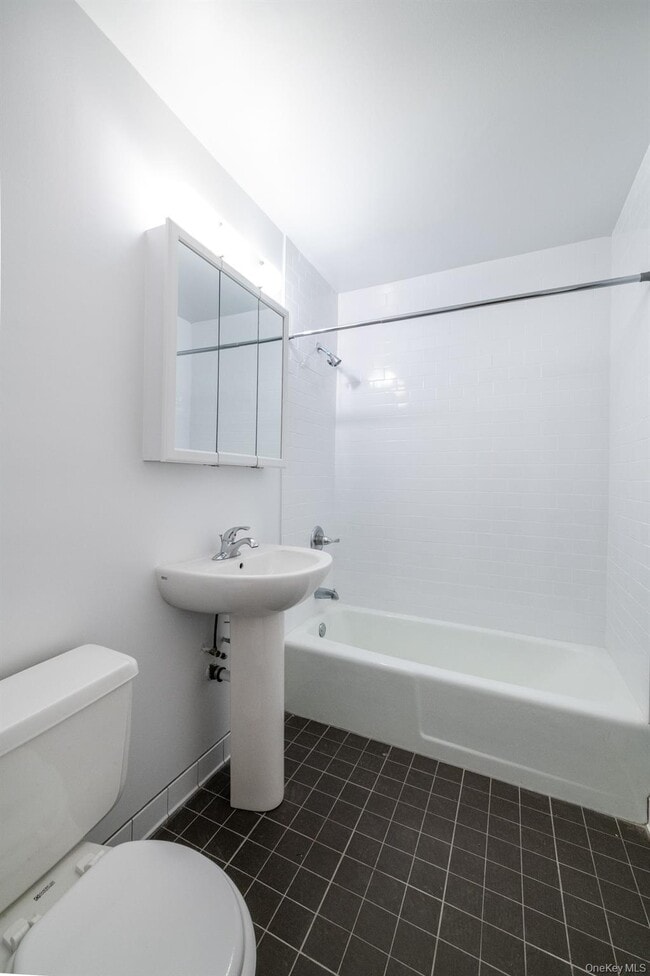 Building Photo - 125 Lake St