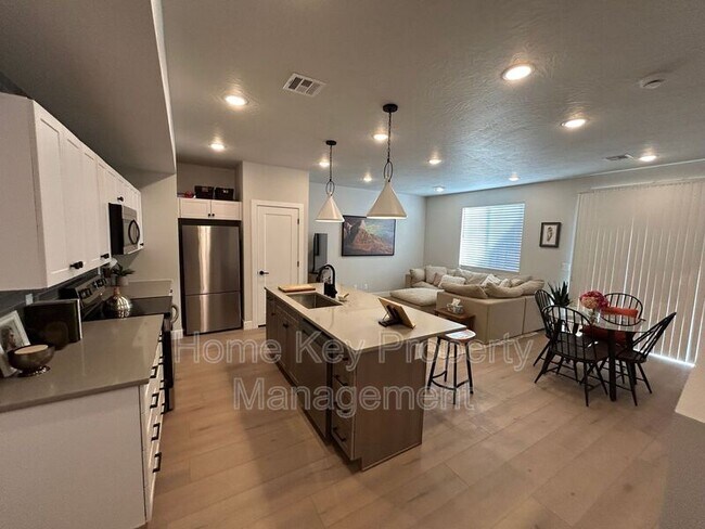 Building Photo - 3954 Razor Dr