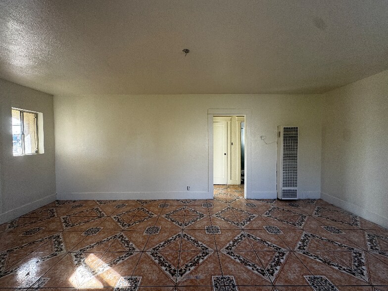 Building Photo - 788 W 13th St