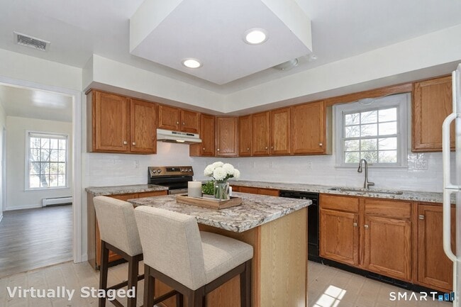 Building Photo - 5 Moody Ave