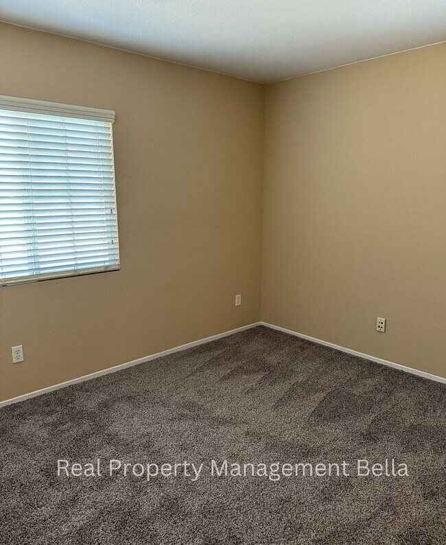 Building Photo - 3 Bed 3 Bath Perris Home w/ Office Space & Community Pool
