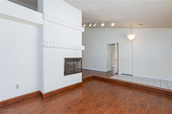 Building Photo - 6442 W Mesa Vista Ave