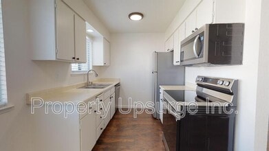 Building Photo - 1674 Bramble Pl