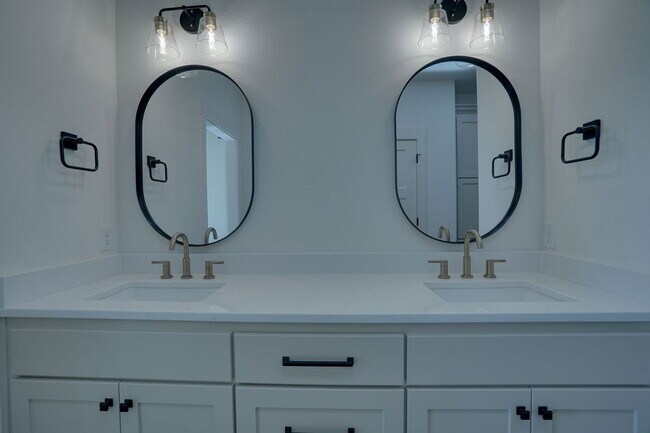 Building Photo - 106 Cardinal Wds