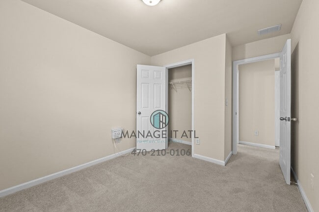 Building Photo - Beautiful and well maintenance three-story...