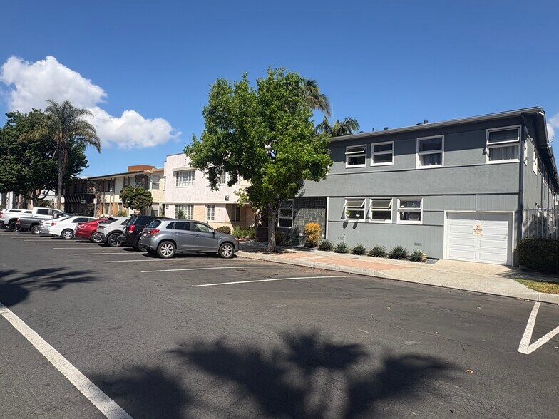 Building Photo - 933 E 1st St