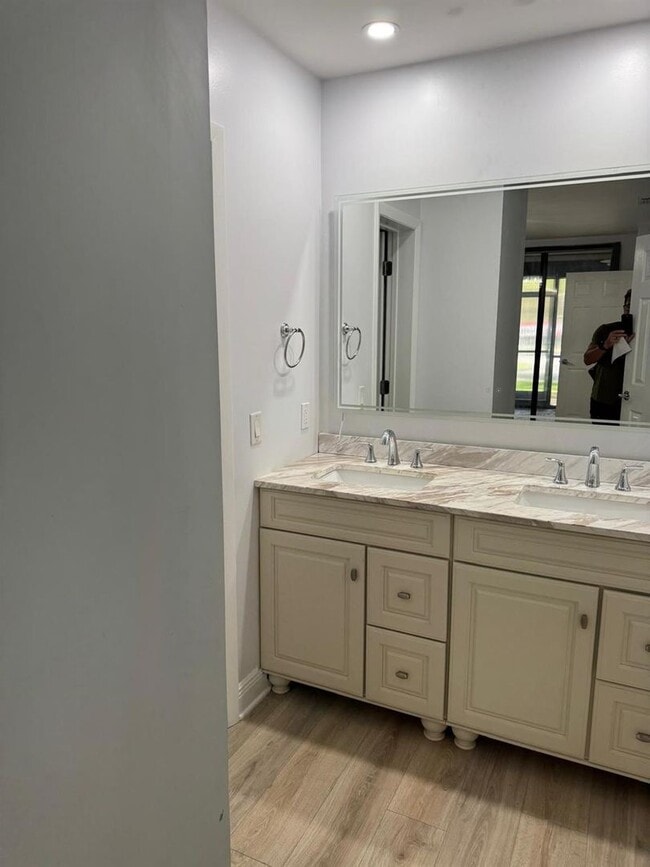 Building Photo - 4529 Carambola Cir S
